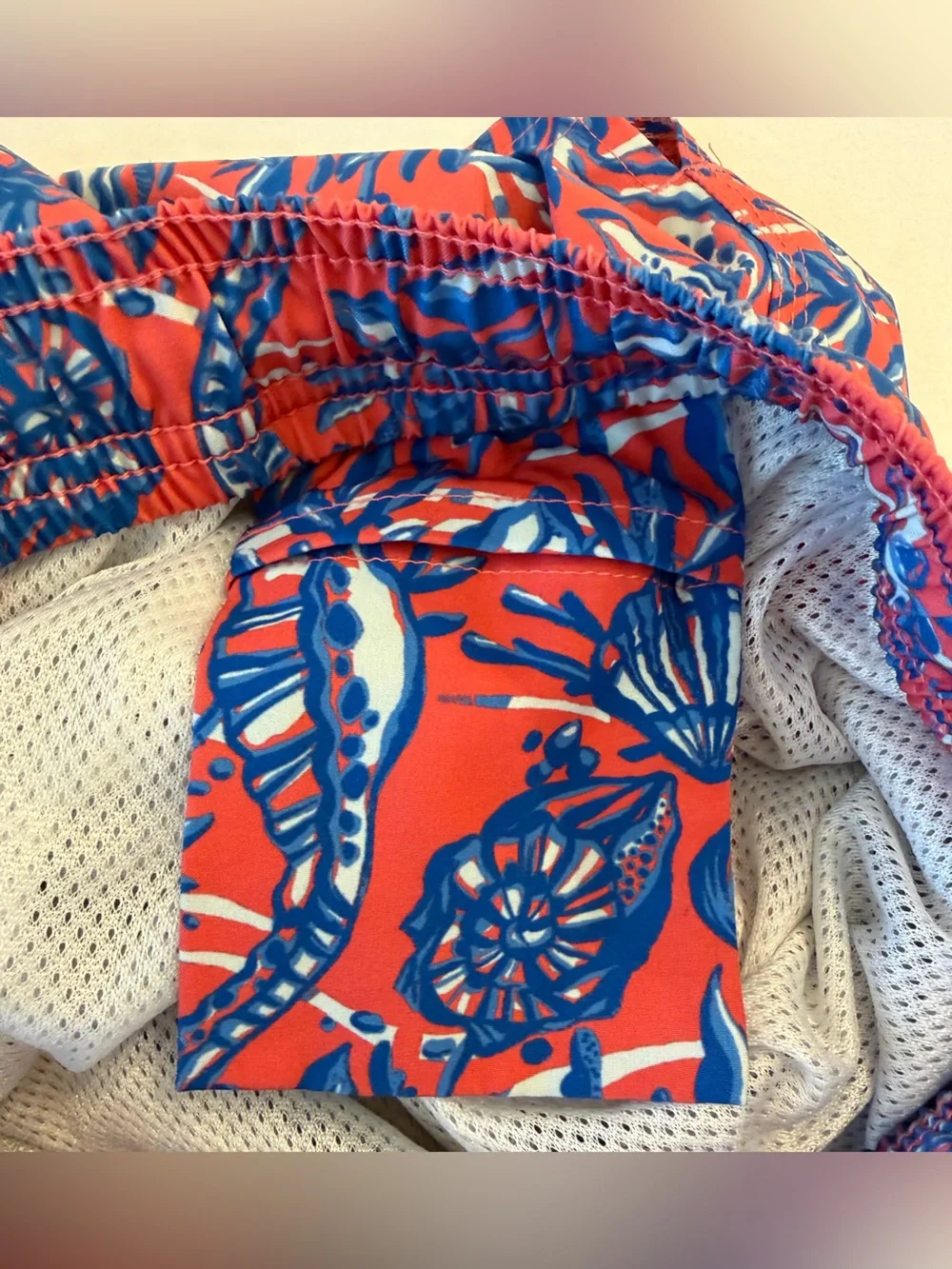 Vineyard Vines Boys Red & Blue Seahorse & Sea Creatures Print Swim Trunks Size L